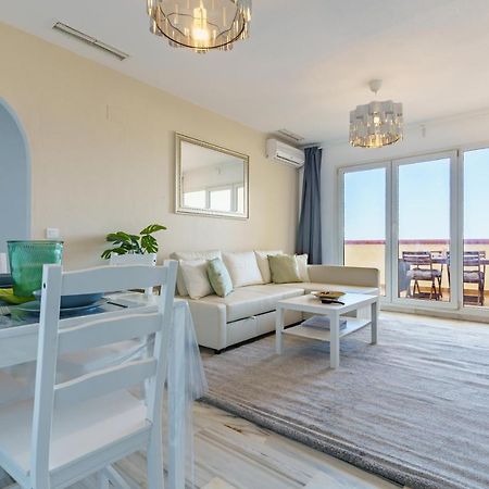 Chic Beachfront Flat With Amazing Sea Views And Private Indoor Parking Benalmadena Exterior photo