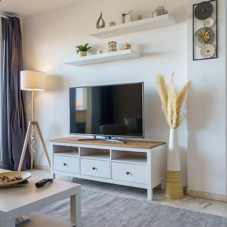Chic Beachfront Flat With Amazing Sea Views And Private Indoor Parking Benalmadena Exterior photo