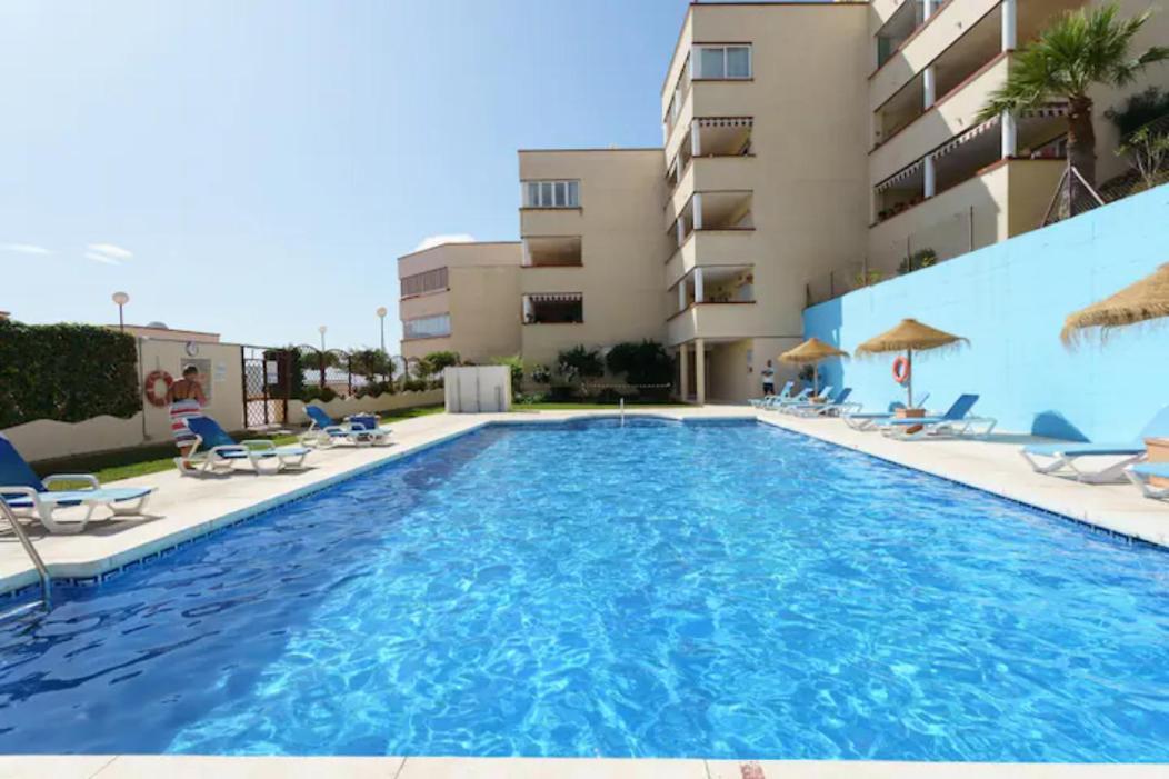 Chic Beachfront Flat With Amazing Sea Views And Private Indoor Parking Benalmadena Exterior photo