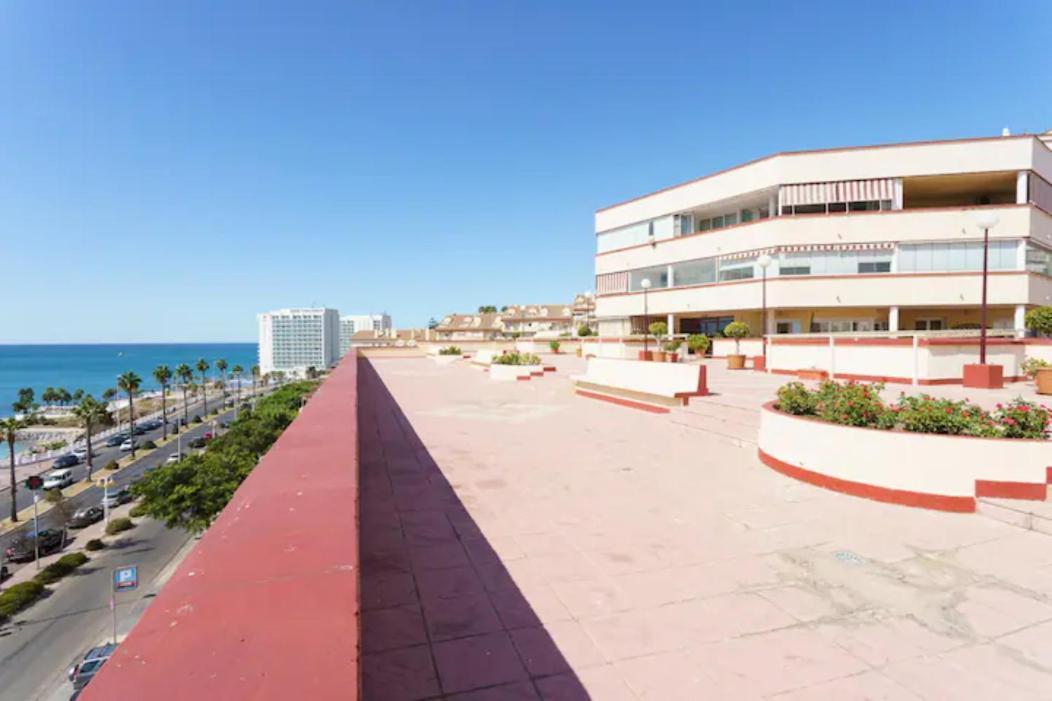Chic Beachfront Flat With Amazing Sea Views And Private Indoor Parking Benalmadena Exterior photo