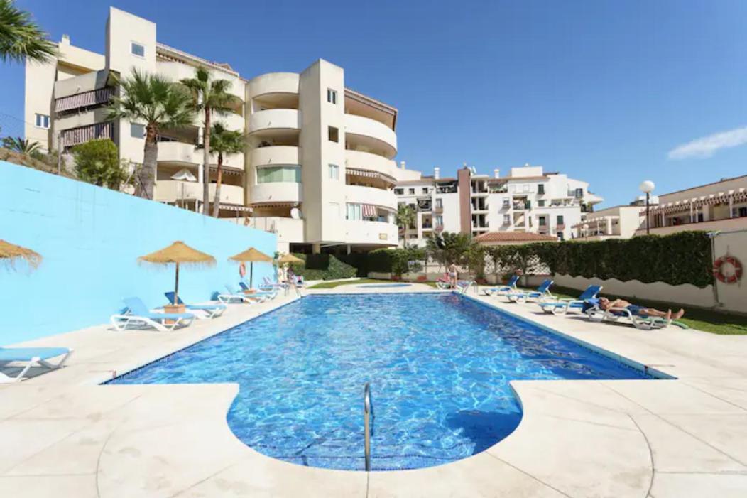 Chic Beachfront Flat With Amazing Sea Views And Private Indoor Parking Benalmadena Exterior photo