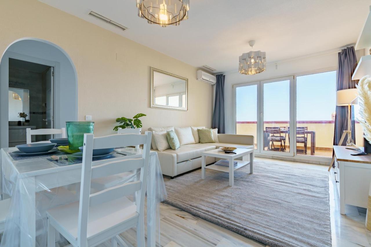 Chic Beachfront Flat With Amazing Sea Views And Private Indoor Parking Benalmadena Exterior photo