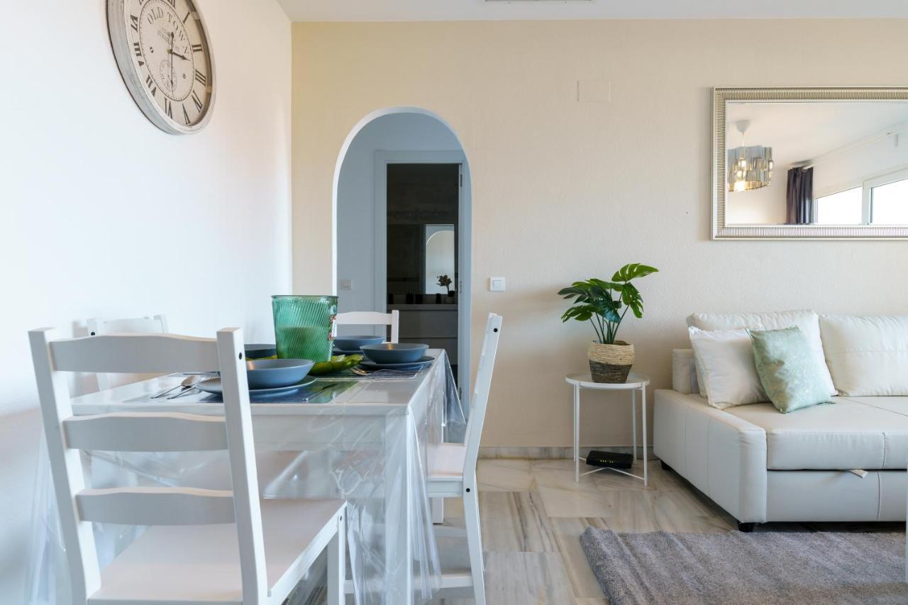 Chic Beachfront Flat With Amazing Sea Views And Private Indoor Parking Benalmadena Exterior photo