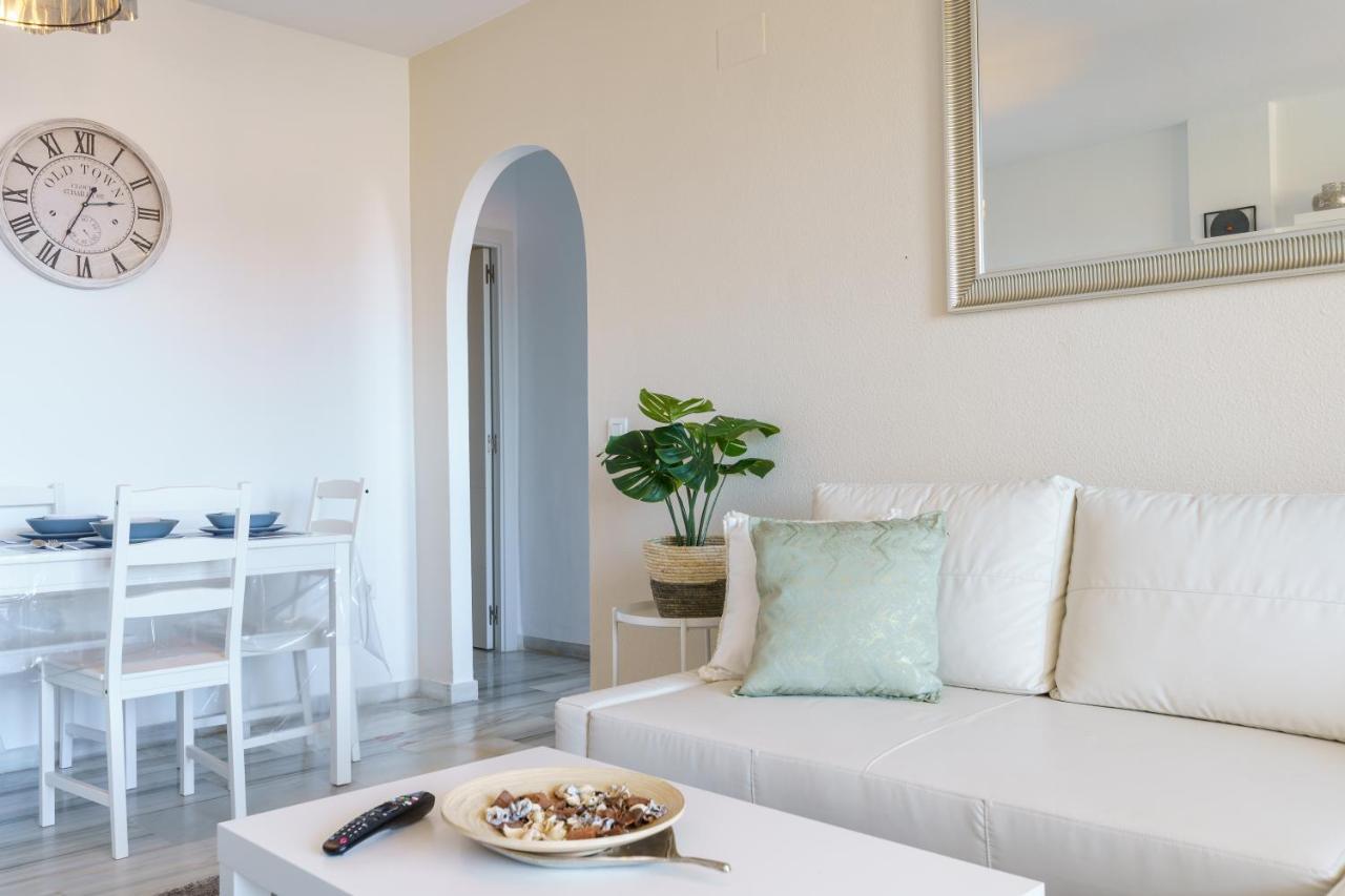 Chic Beachfront Flat With Amazing Sea Views And Private Indoor Parking Benalmadena Exterior photo