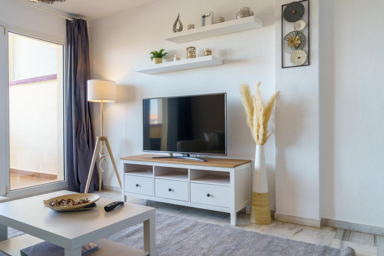 Chic Beachfront Flat With Amazing Sea Views And Private Indoor Parking Benalmadena Exterior photo