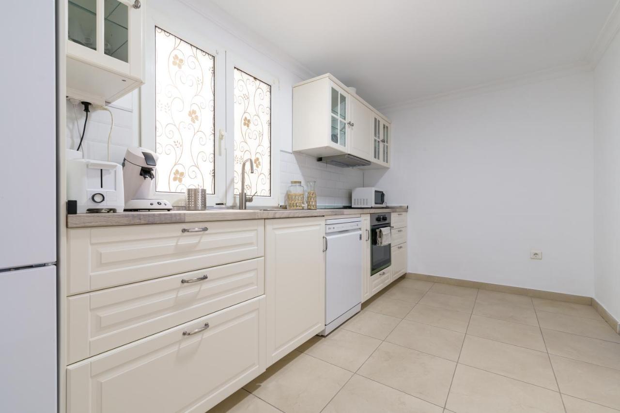 Chic Beachfront Flat With Amazing Sea Views And Private Indoor Parking Benalmadena Exterior photo