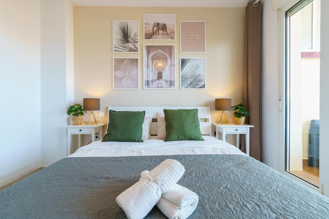 Chic Beachfront Flat With Amazing Sea Views And Private Indoor Parking Benalmadena Exterior photo