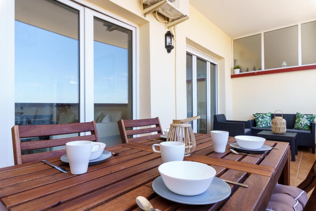 Chic Beachfront Flat With Amazing Sea Views And Private Indoor Parking Benalmadena Exterior photo