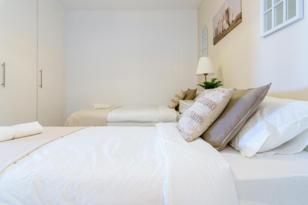 Chic Beachfront Flat With Amazing Sea Views And Private Indoor Parking Benalmadena Exterior photo