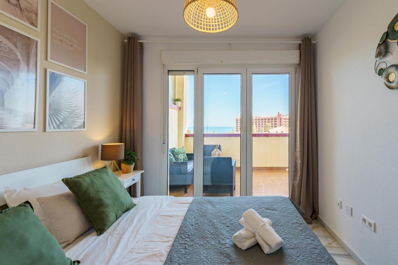 Chic Beachfront Flat With Amazing Sea Views And Private Indoor Parking Benalmadena Exterior photo