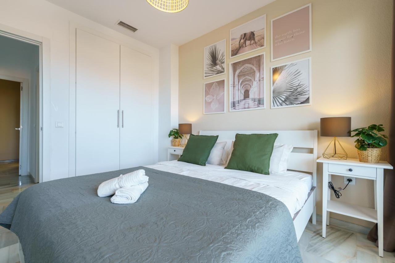 Chic Beachfront Flat With Amazing Sea Views And Private Indoor Parking Benalmadena Exterior photo