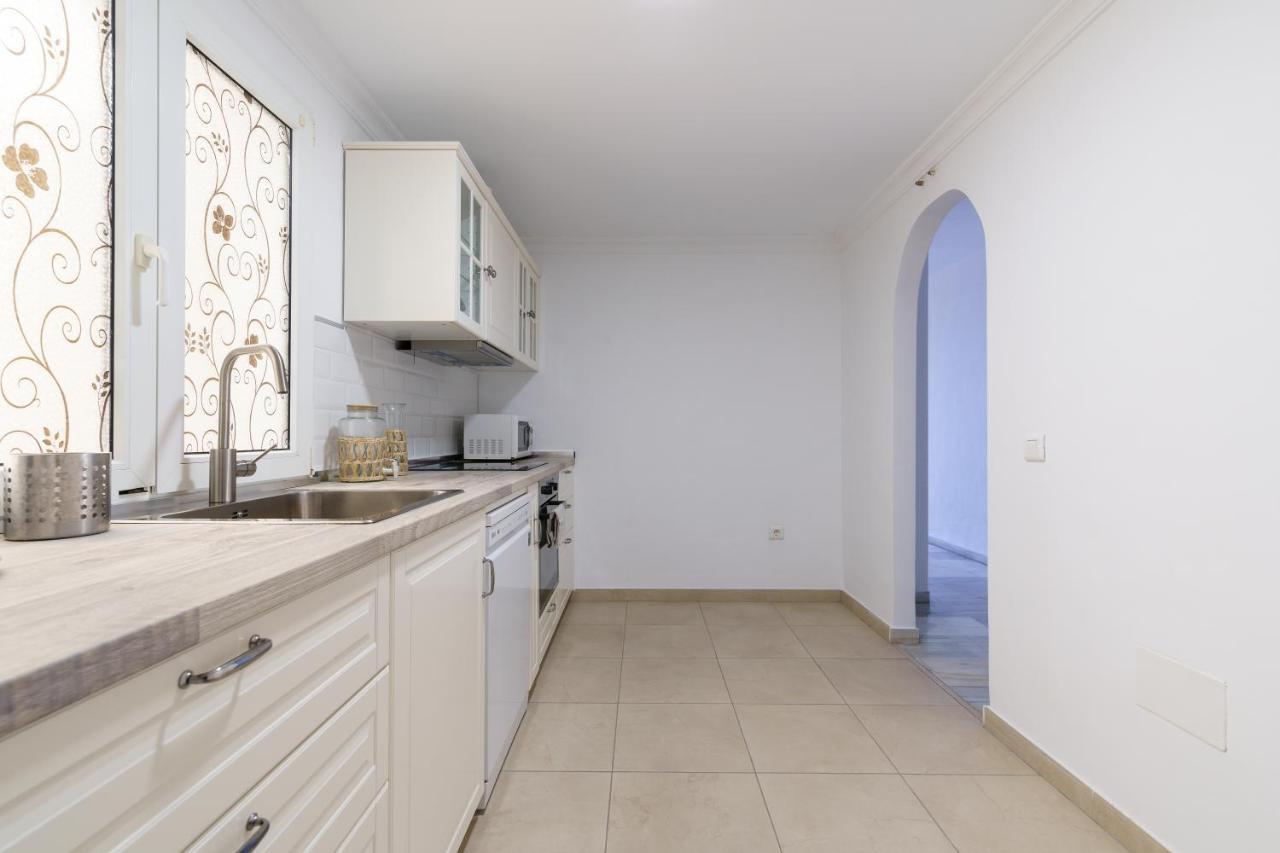 Chic Beachfront Flat With Amazing Sea Views And Private Indoor Parking Benalmadena Exterior photo